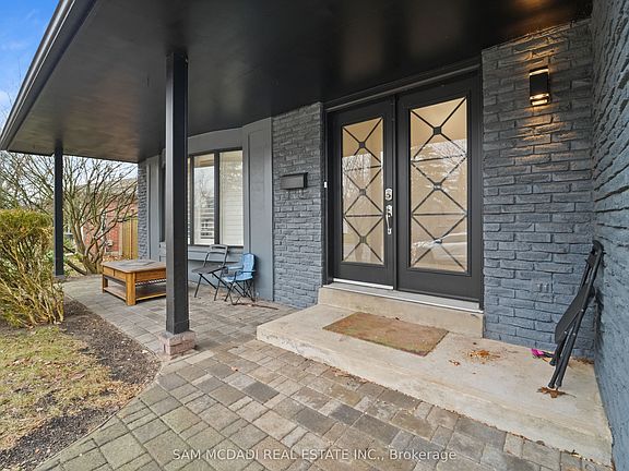 2nd image of 2290 Devon Rd