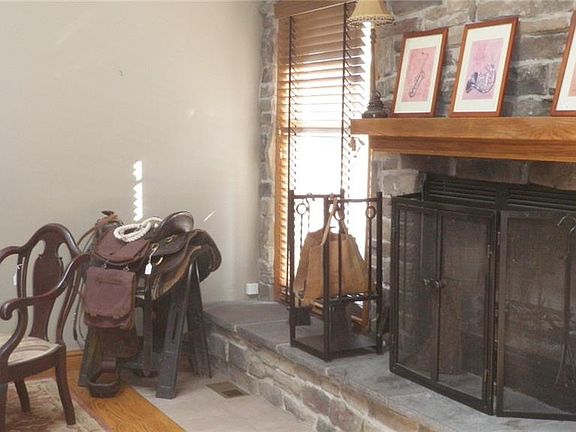 3rd image of 37233 Carleen Ave
