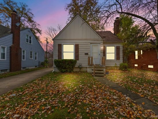 20301 Kenosha St, Harper Woods, MI 48225