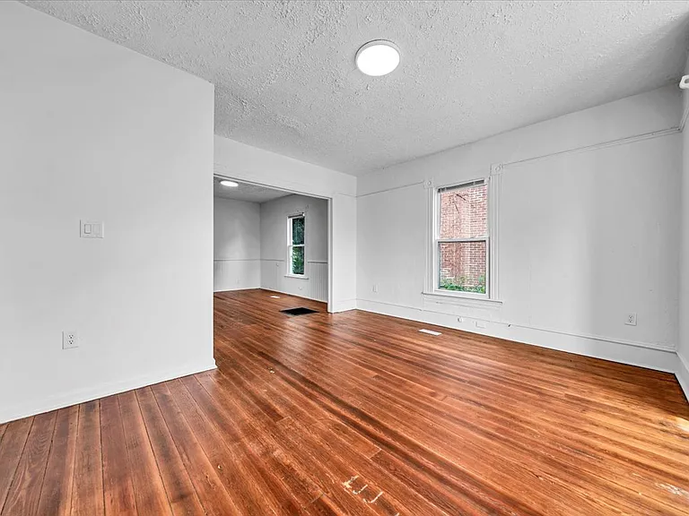 1329 Loudon Ave NW — Photo 31