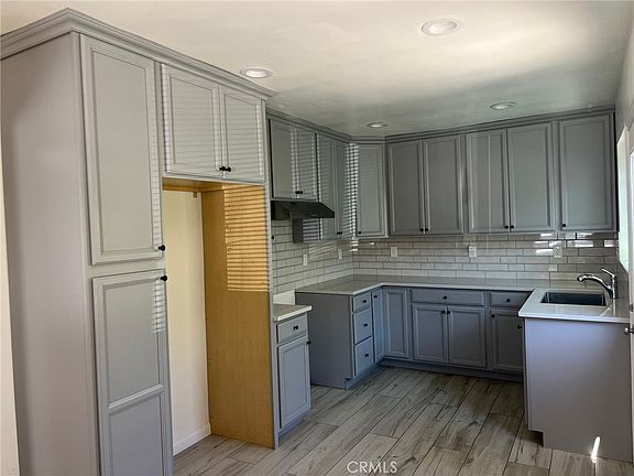 2nd image of 10210 Dorothy Ave