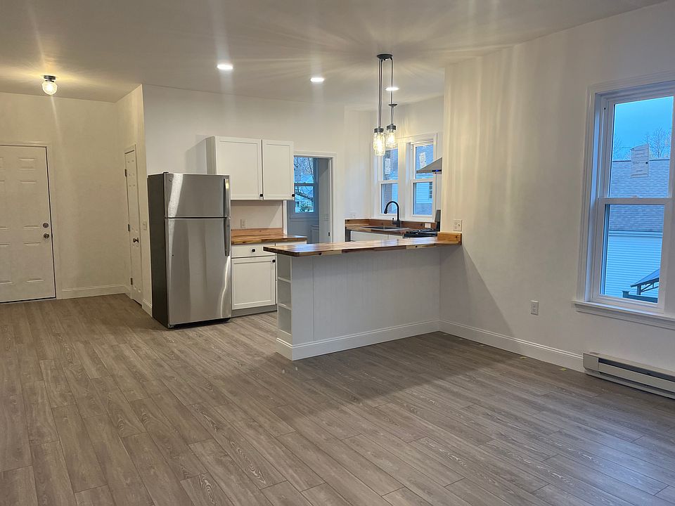 1st image of 362 Mount Hope St APT 2