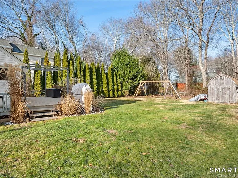 121 Shore Rd — Photo 25