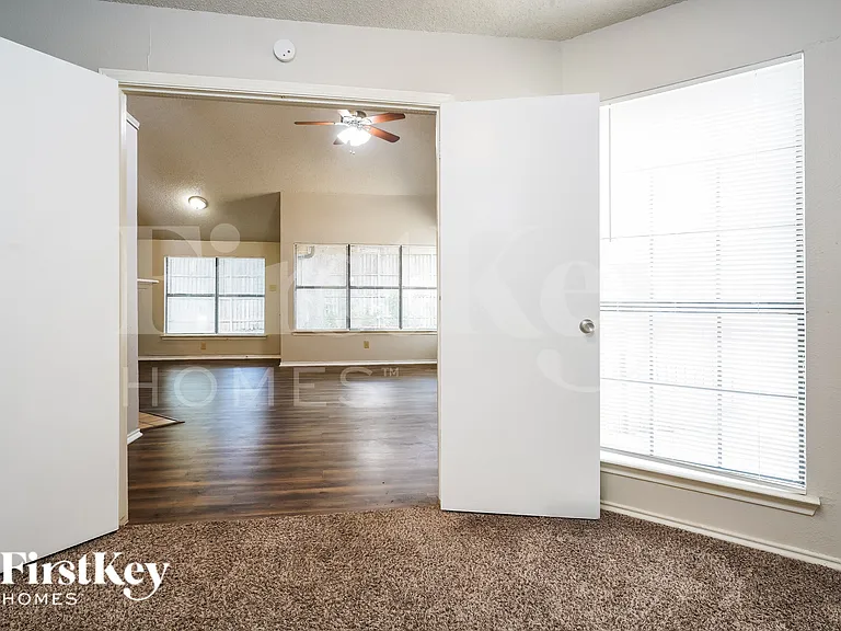 922 Ramblewood Dr — Photo 8