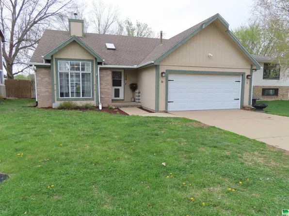 186 Suncoast Dr, McCook Lake, SD 57049
