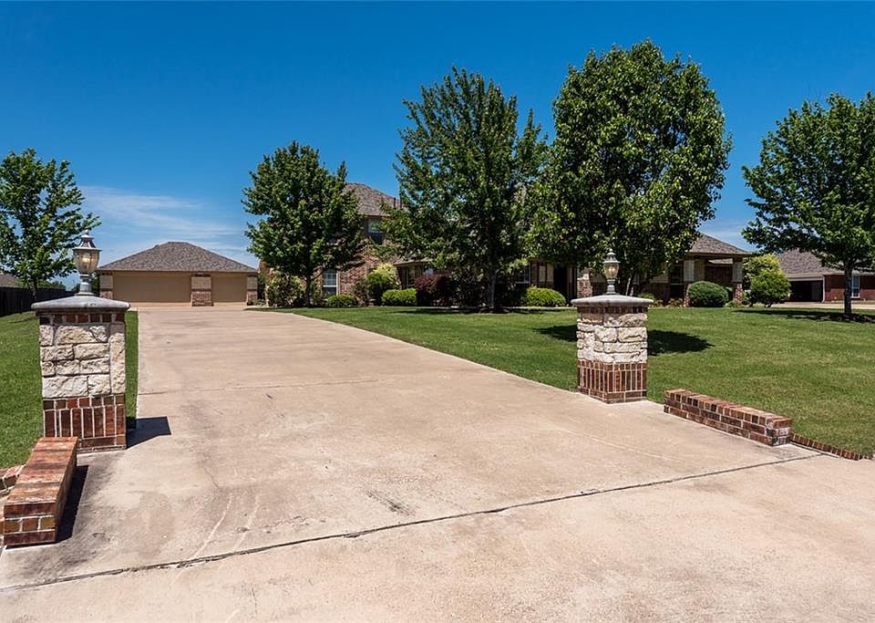 1st image of 2324 Saddlebrook Ln