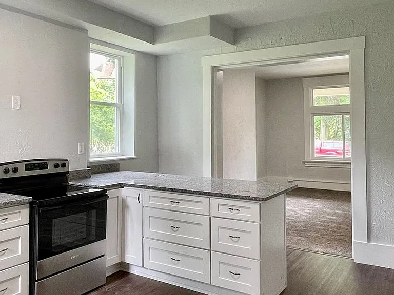 1107 South Ave — Photo 5