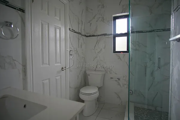 Rented by Bouklis Group | media 13