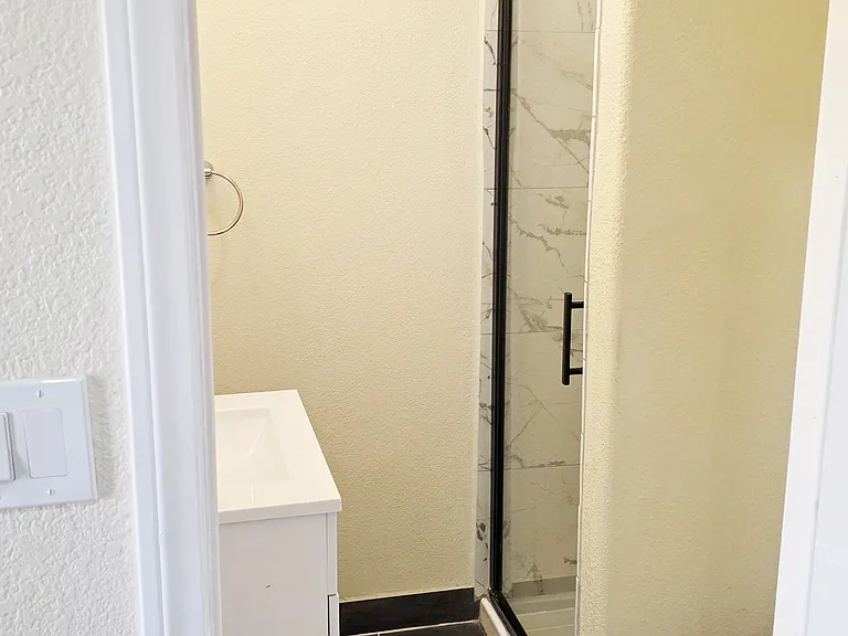 9607 Cypress Ave #4 — Photo 17