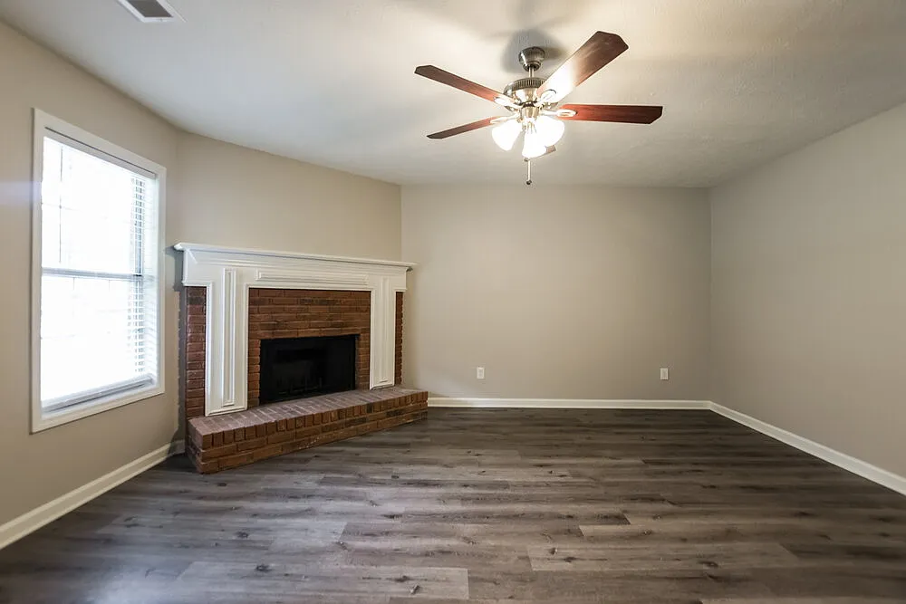 3 bed, 2.0 bath, 1248 sqft, $1,770 — Photo 3