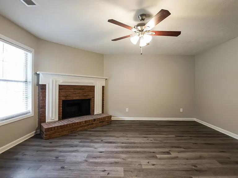 3224 Valley View St — Photo 3