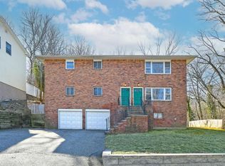 8 Harbor Hill Rd APT 1, Glen Cove, NY 11542