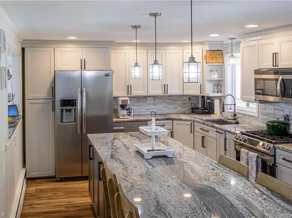 51 Orchard St, North Smithfield, RI 02896