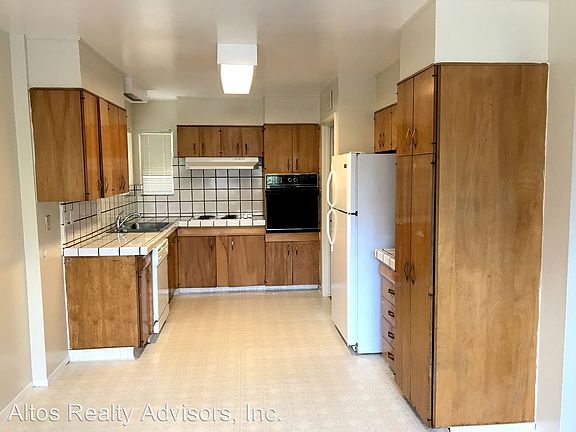3rd image of 1656 Nightingale Ave