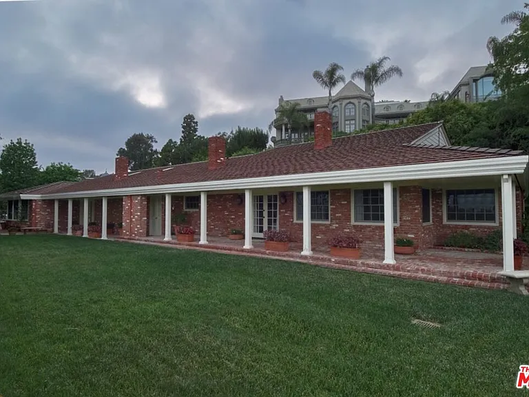 1121 N Beverly Dr — Photo 21