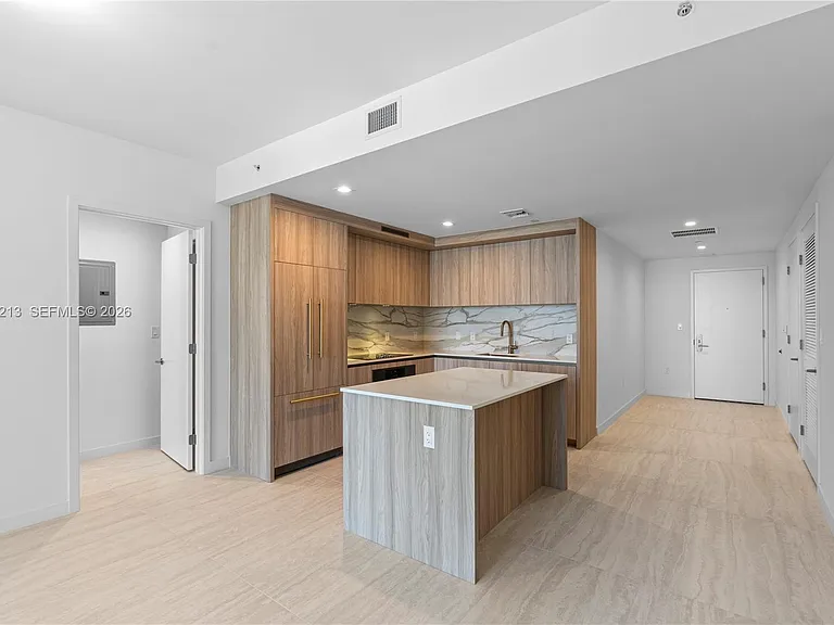 77 SE 5th St #3702 — Photo 8