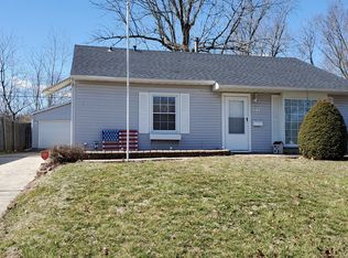 31 Ridgecrest Dr, Decatur, IL 62521