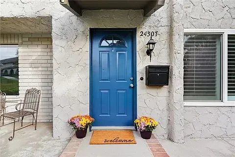24307 La Glorita Cir — Photo 1