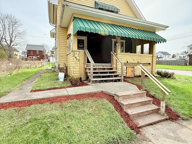 563 Cedar Ave — Photo 1