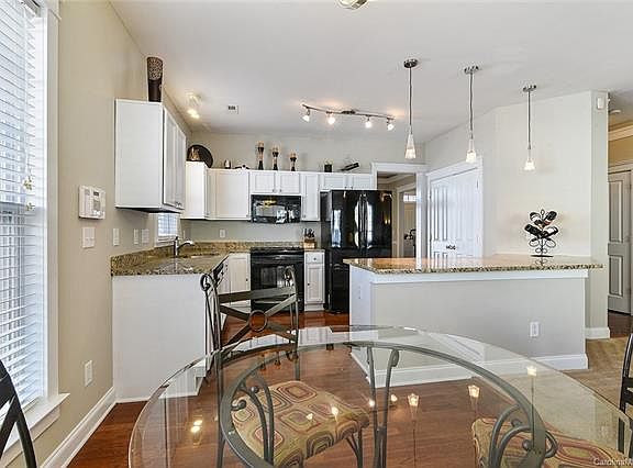 5th image of 16819 Spruell St