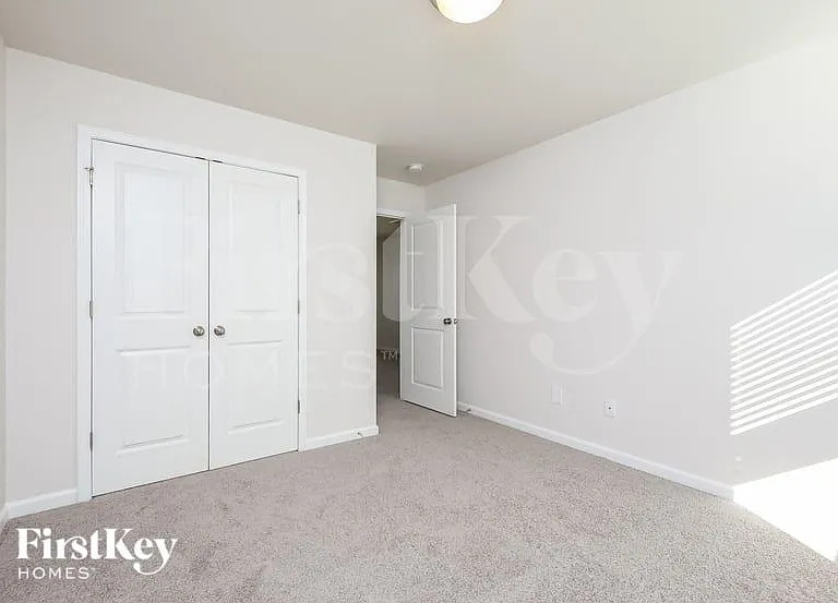 534 Hillpark Ln — Photo 11