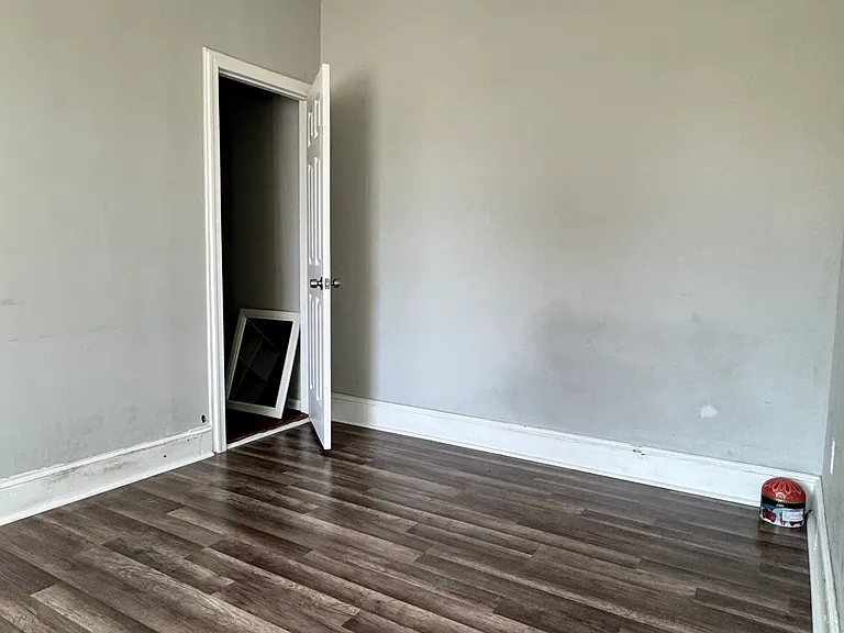 551-53 Hellerman St #1F — Photo 10