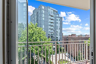 3625 Oxford Avenue, #6B