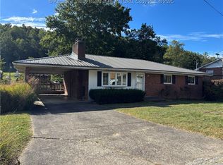 1709 Pinewood Dr, Sissonville, WV