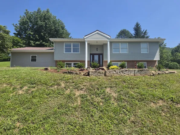 381 Pennsylvania Ave, Rainelle, WV 25962