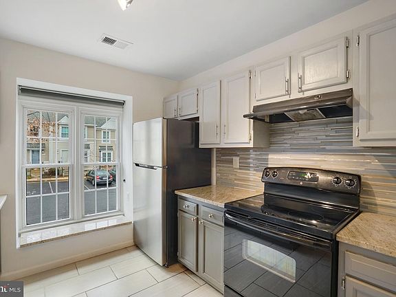 5th image of 3858 9th Rd S