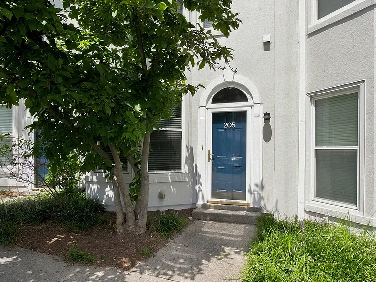 205 Fairmont Ct — Photo 8