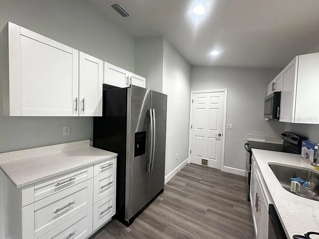 3 bed, 2.0 bath, 1130 sqft, $1,650 — Photo 3