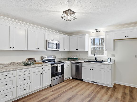 5th image of 1006 Colleton Ct