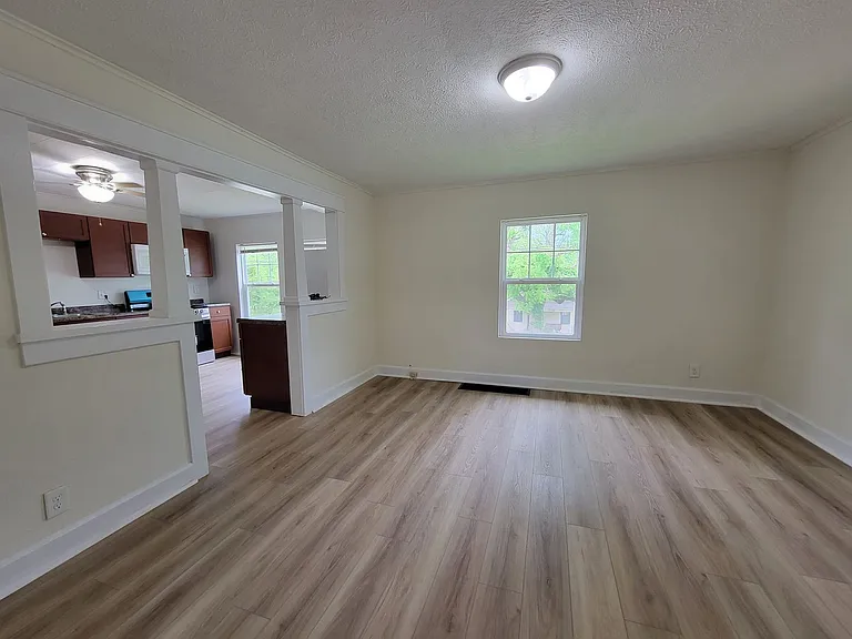 2429 S Broadview Dr — Photo 7