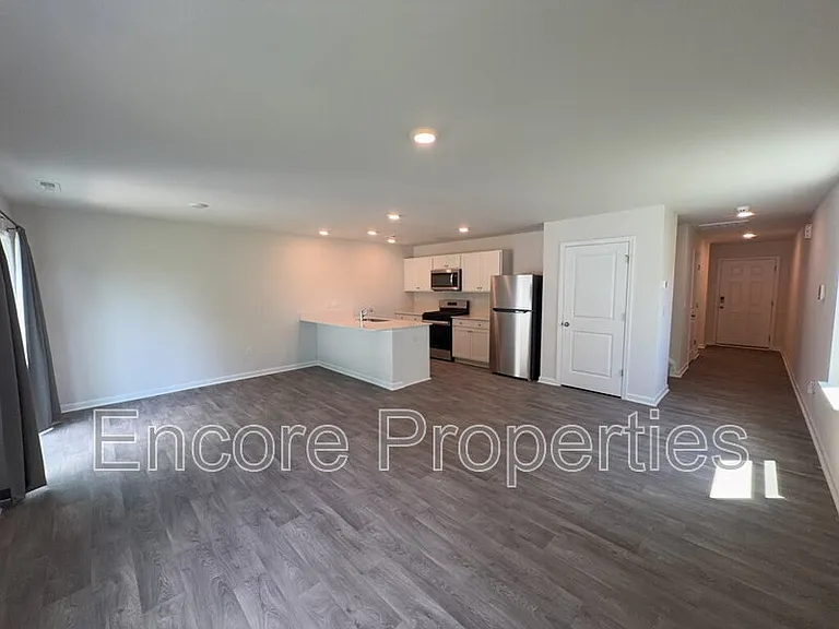 50 Sweet Meadow Rd — Photo 3