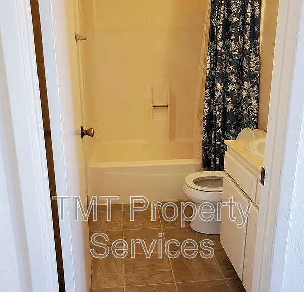 924 N O St — Photo 8