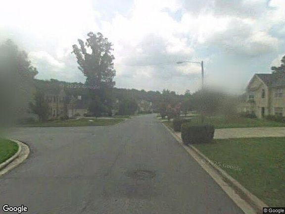 Exterior Neighborhood (street photo)