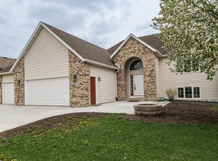 2811 Bandel Dr NW, Rochester, MN 55901