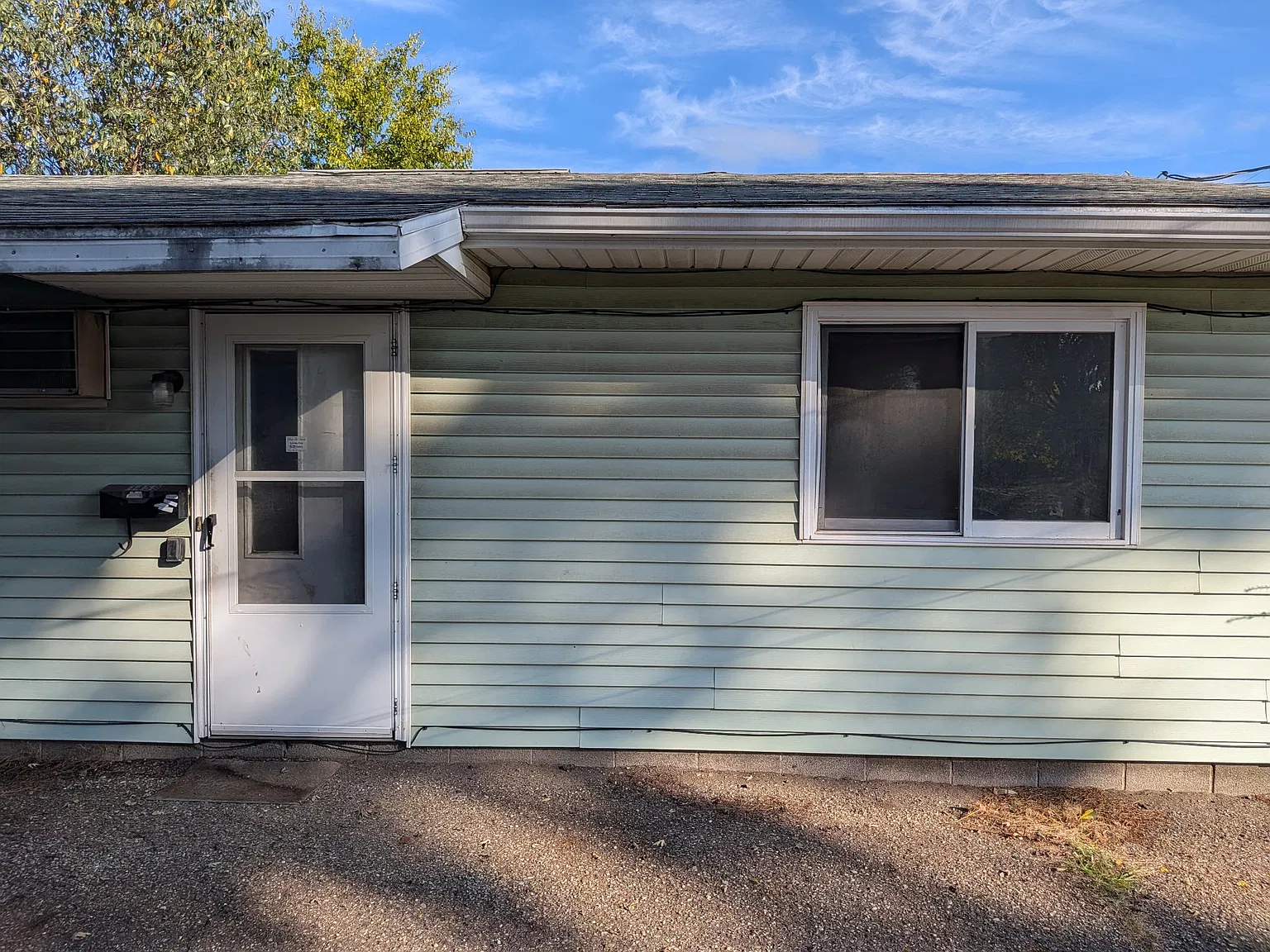 2 bed, 1200 sqft, $1,050 — Photo 2