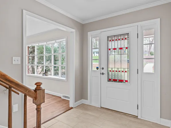 8801 Lakewood Dr, Raleigh, NC 27613