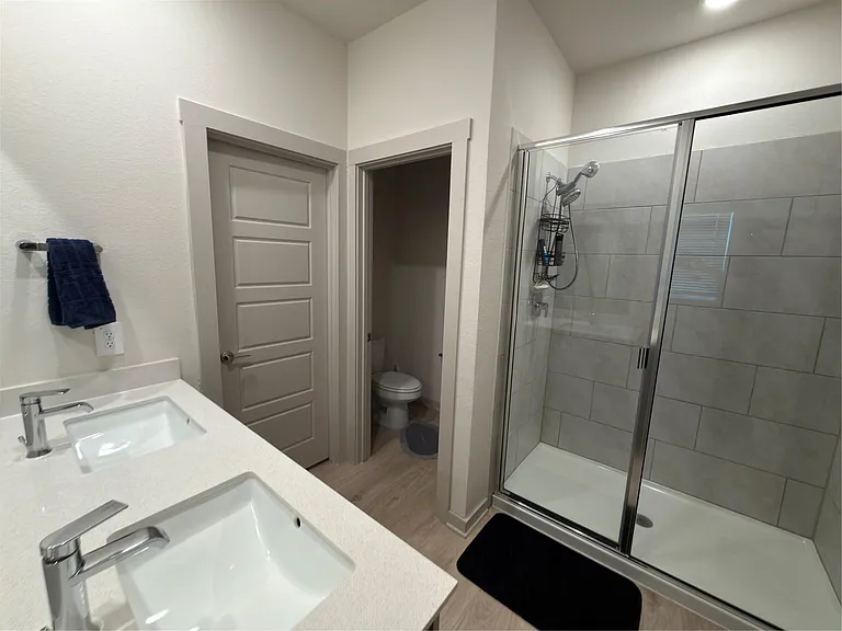 119 Gillingham St — Photo 5