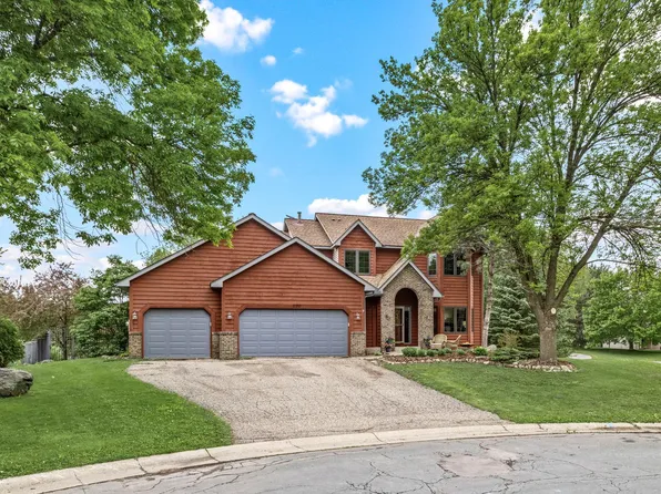 1130 Dove Ct, Chanhassen, MN 55317