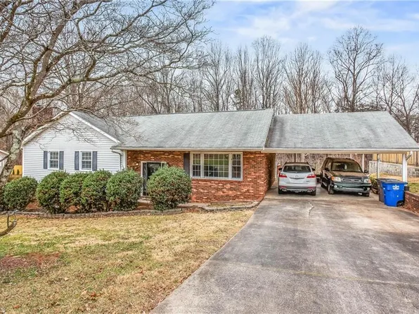 1220 Reynolds Forest Dr, Winston Salem, NC 27107