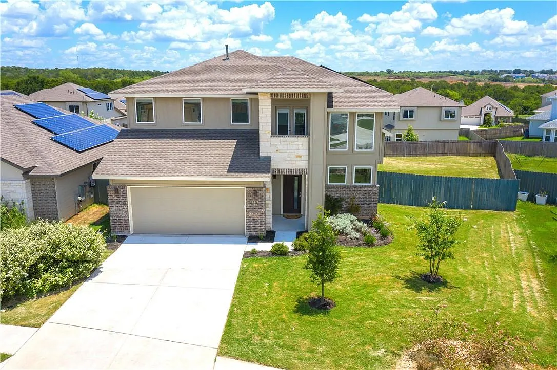 3 bed, 2.5 bath, 2071 sqft, $2,299 — Photo 1