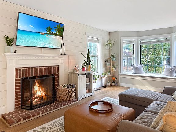 5th image of 532 E Revere Way