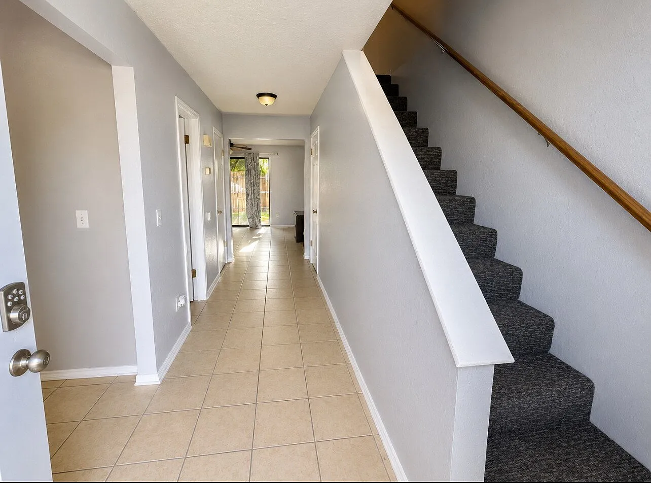 2 bed, 1.5 bath, 1284 sqft, $1,295 — Photo 2
