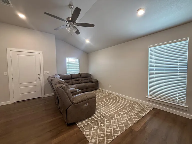 6209 Poppy Dr — Photo 4