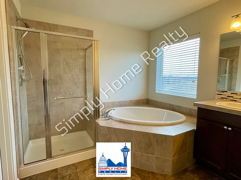2420 Burlwood St NE — Photo 17
