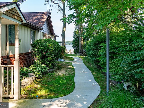 3rd image of 2016 Park Beach Dr