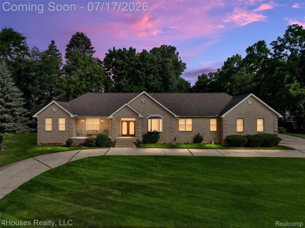 624 Orchard Lake Rd, Pontiac, MI 48341